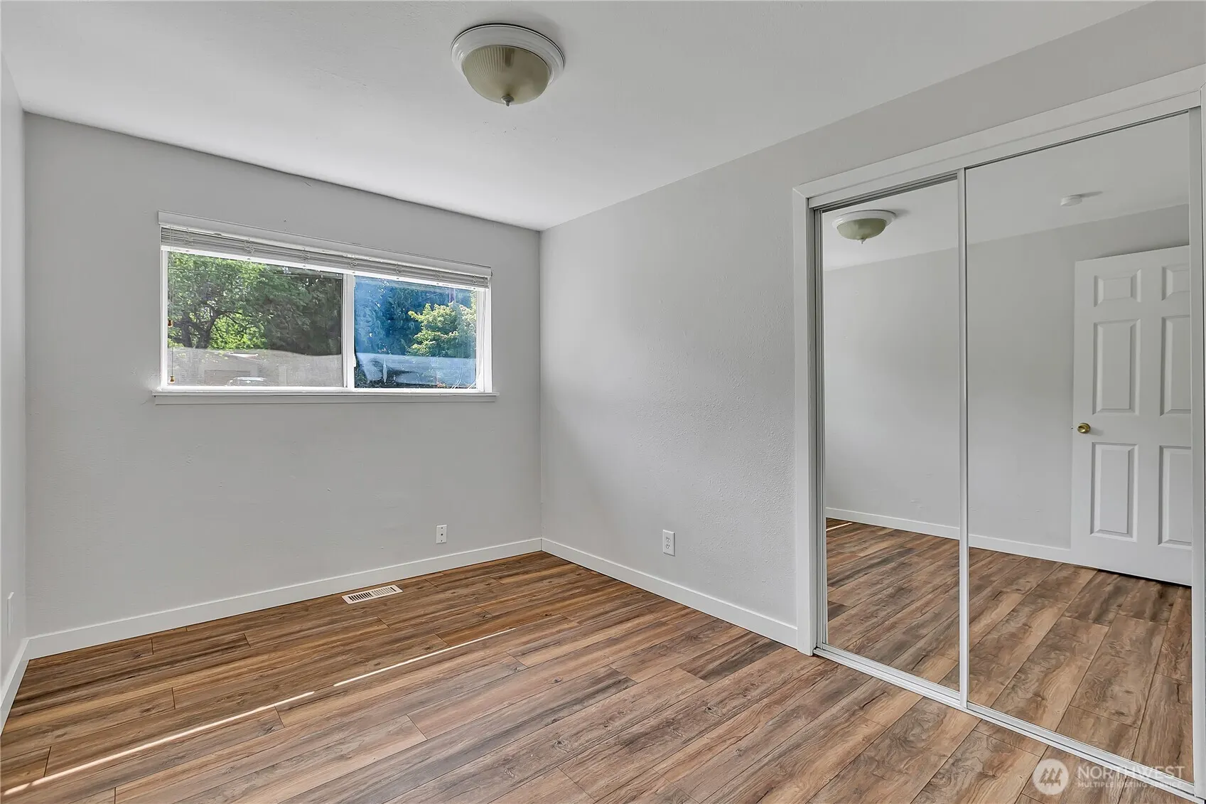 817 Hilltop Avenue , Kent, WA 98031-3115
