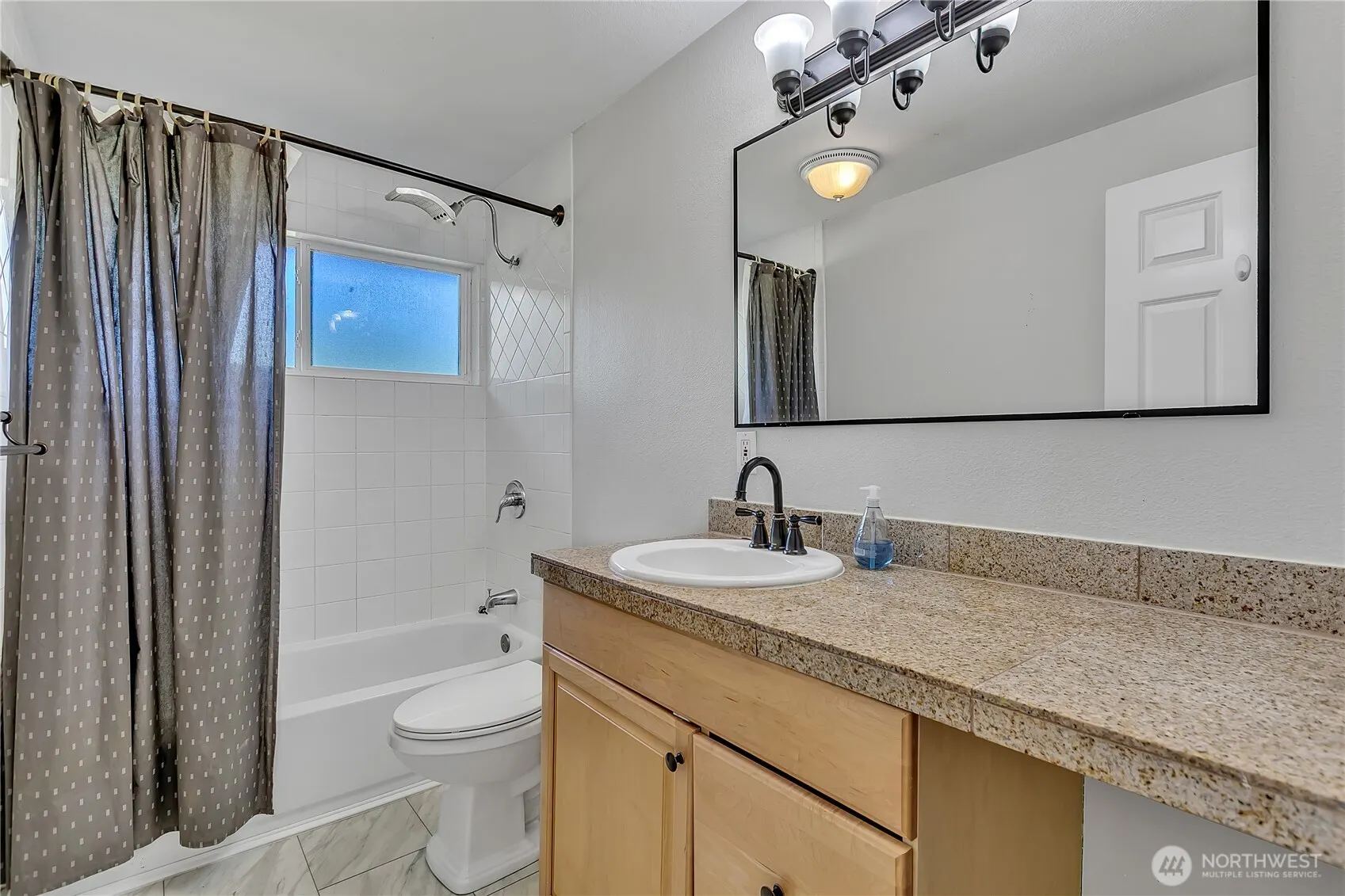817 Hilltop Avenue , Kent, WA 98031-3115