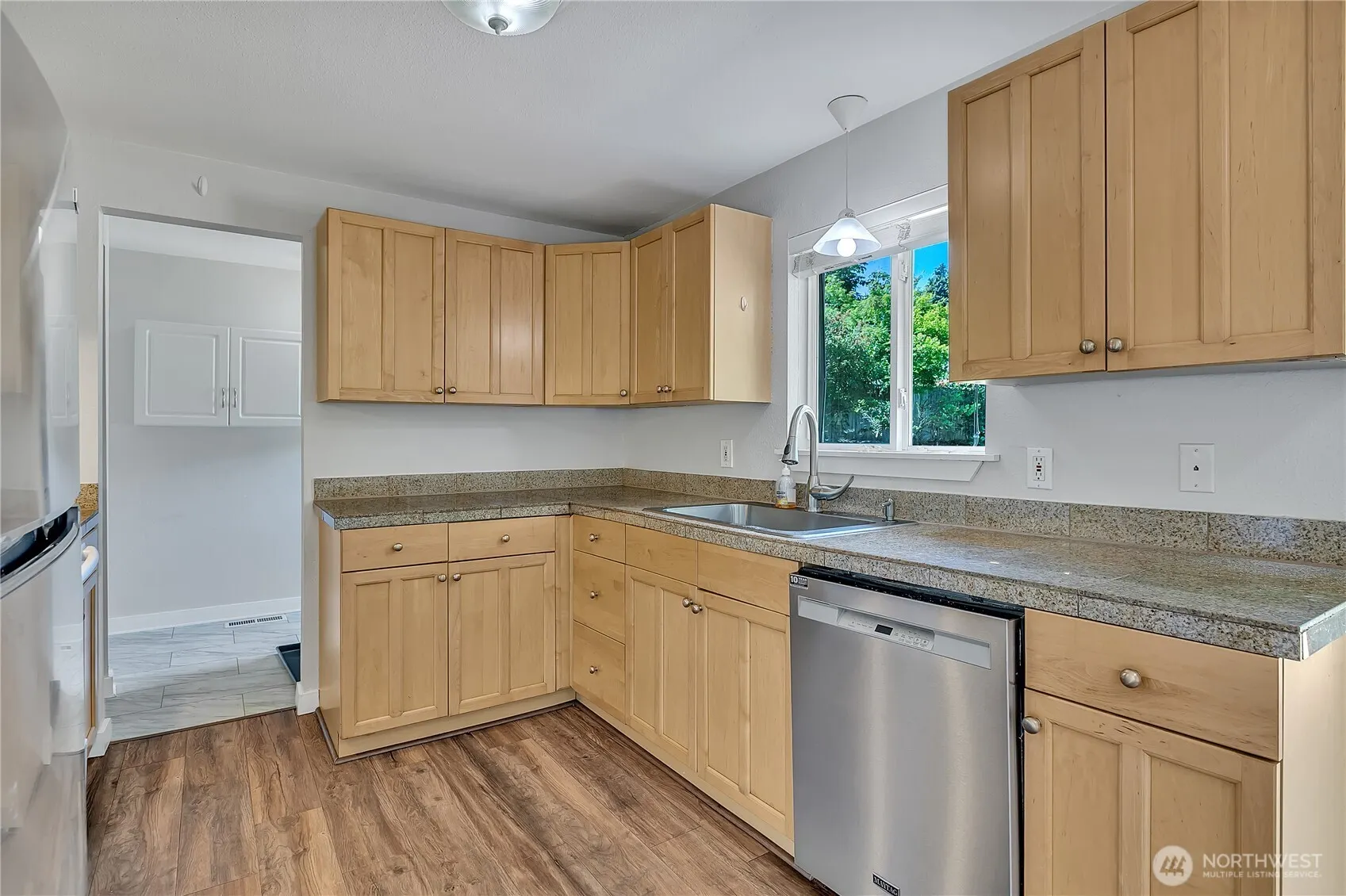 817 Hilltop Avenue , Kent, WA 98031-3115