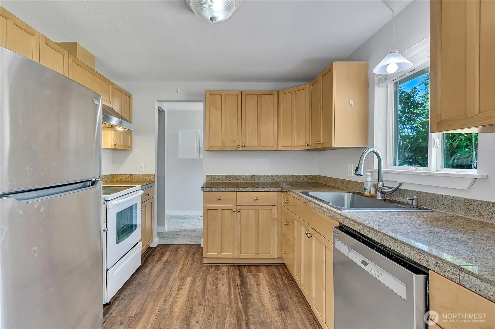 817 Hilltop Avenue , Kent, WA 98031-3115
