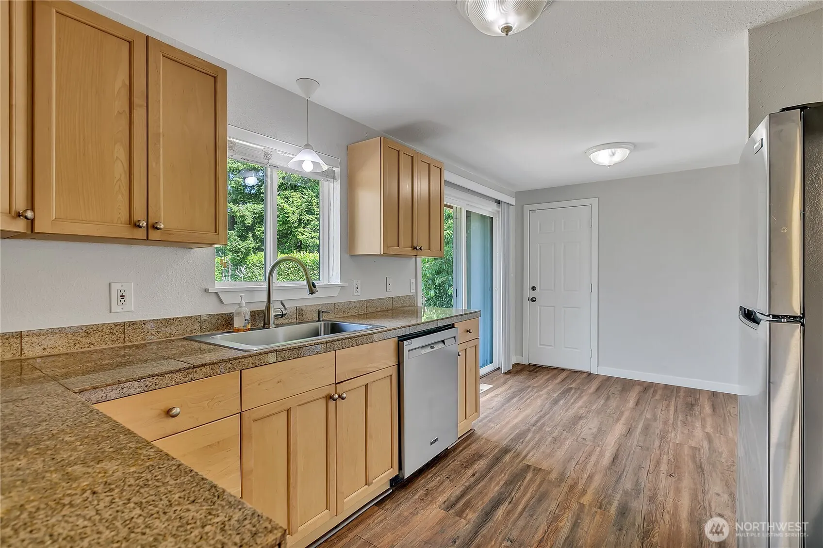 817 Hilltop Avenue , Kent, WA 98031-3115