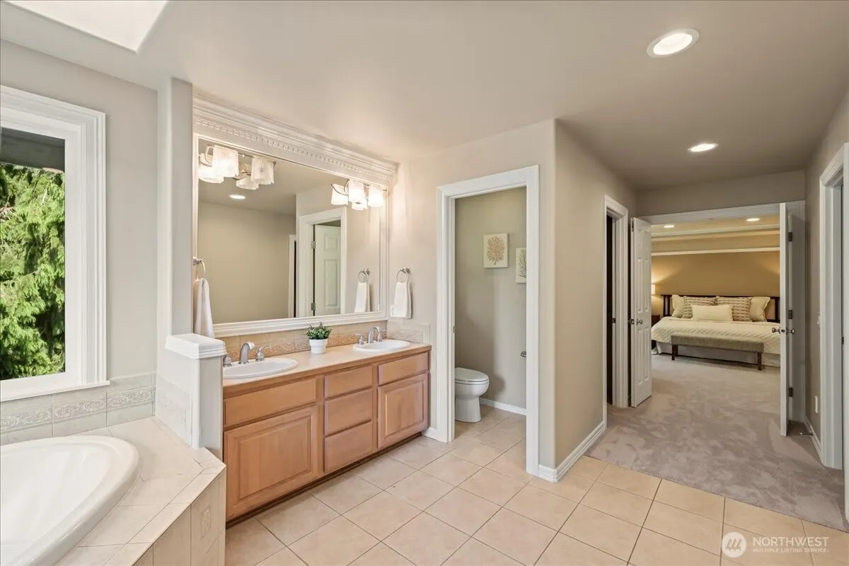 11526 160th Court NE, Redmond, WA 98052-2635