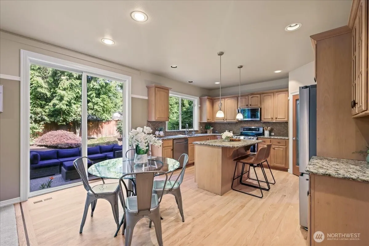 11526 160th Court NE, Redmond, WA 98052-2635