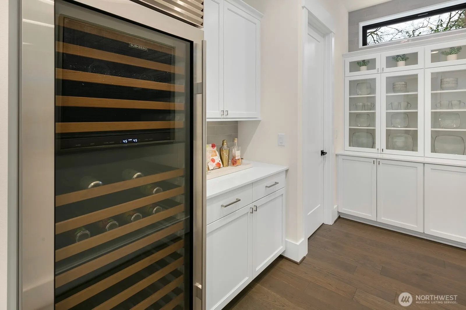 10906 SE 28th Street , Bellevue, WA 98804