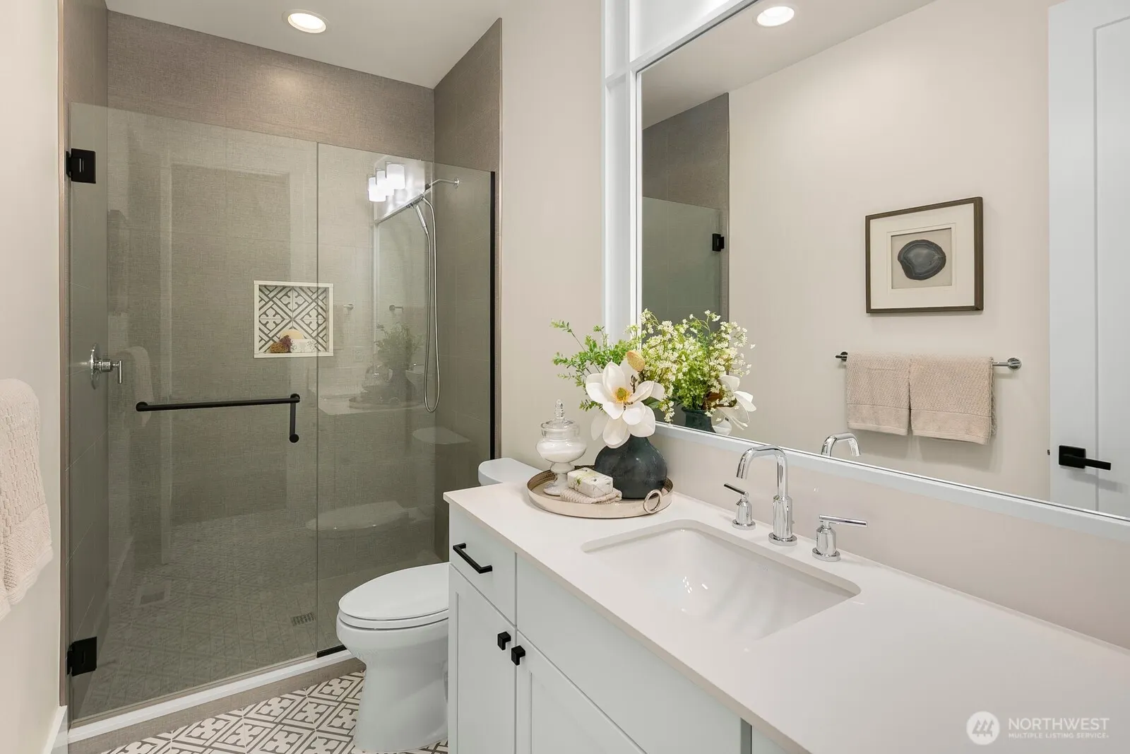 10906 SE 28th Street , Bellevue, WA 98804