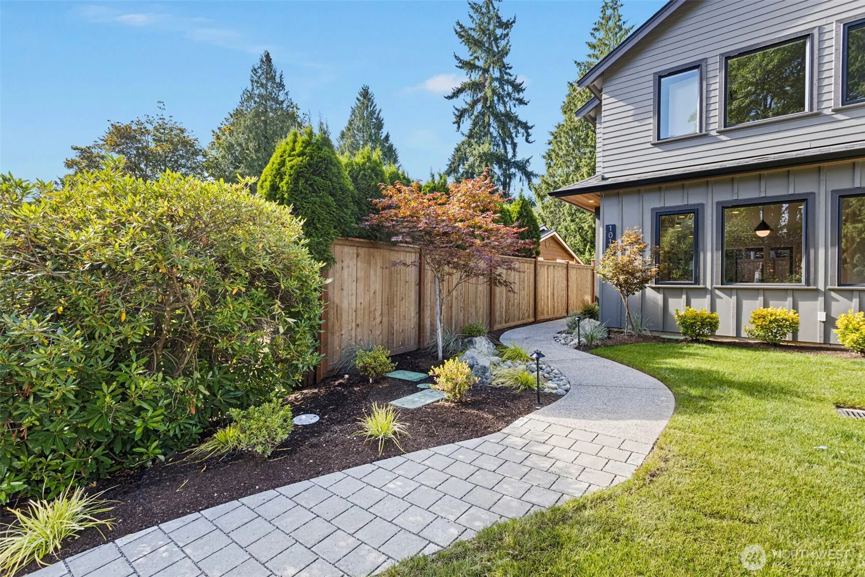 10168 NE 112th Place , Kirkland, WA 98033