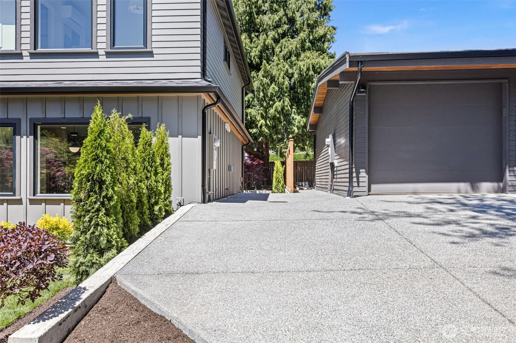 10168 NE 112th Place , Kirkland, WA 98033