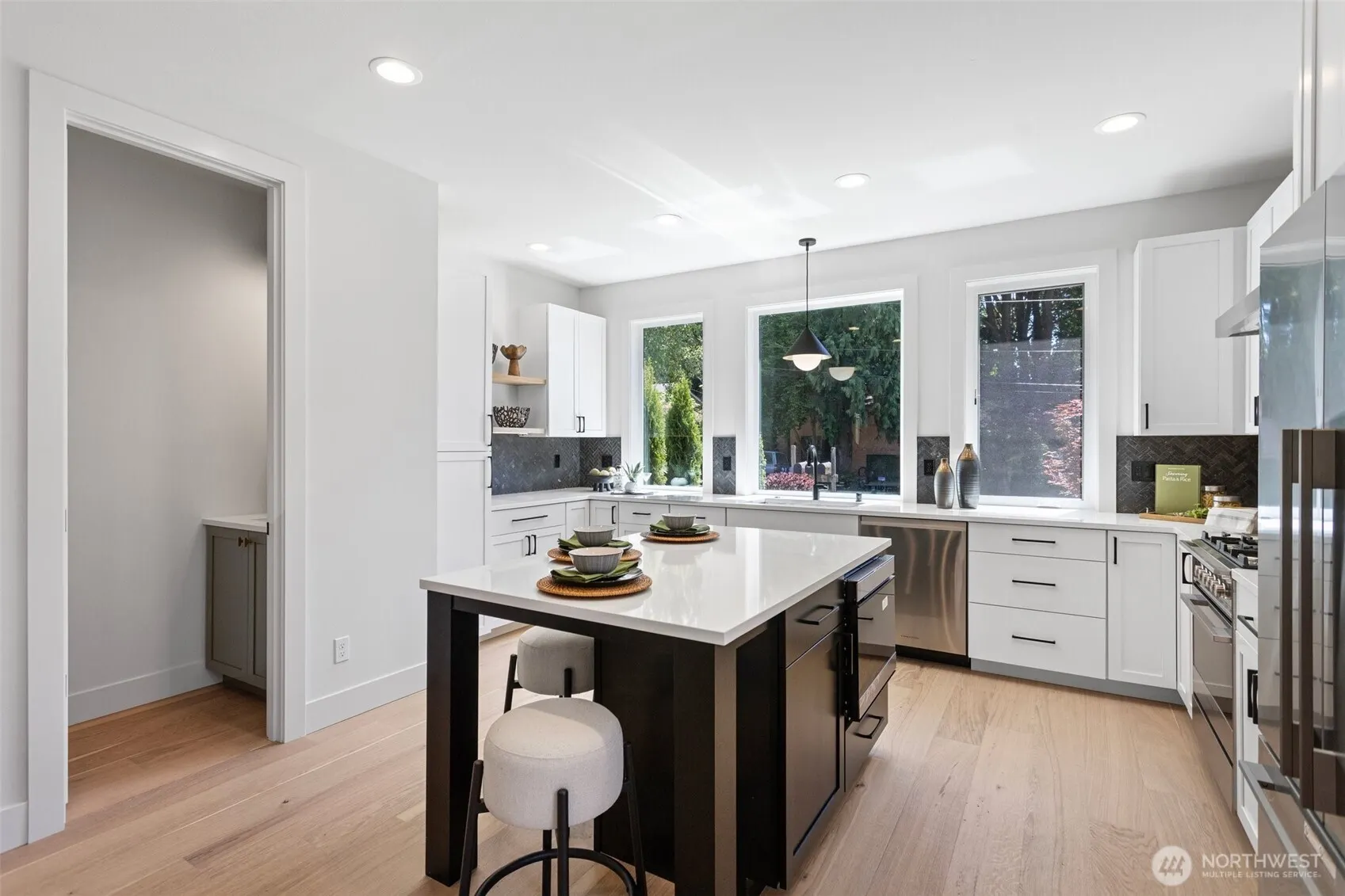 10168 NE 112th Place , Kirkland, WA 98033