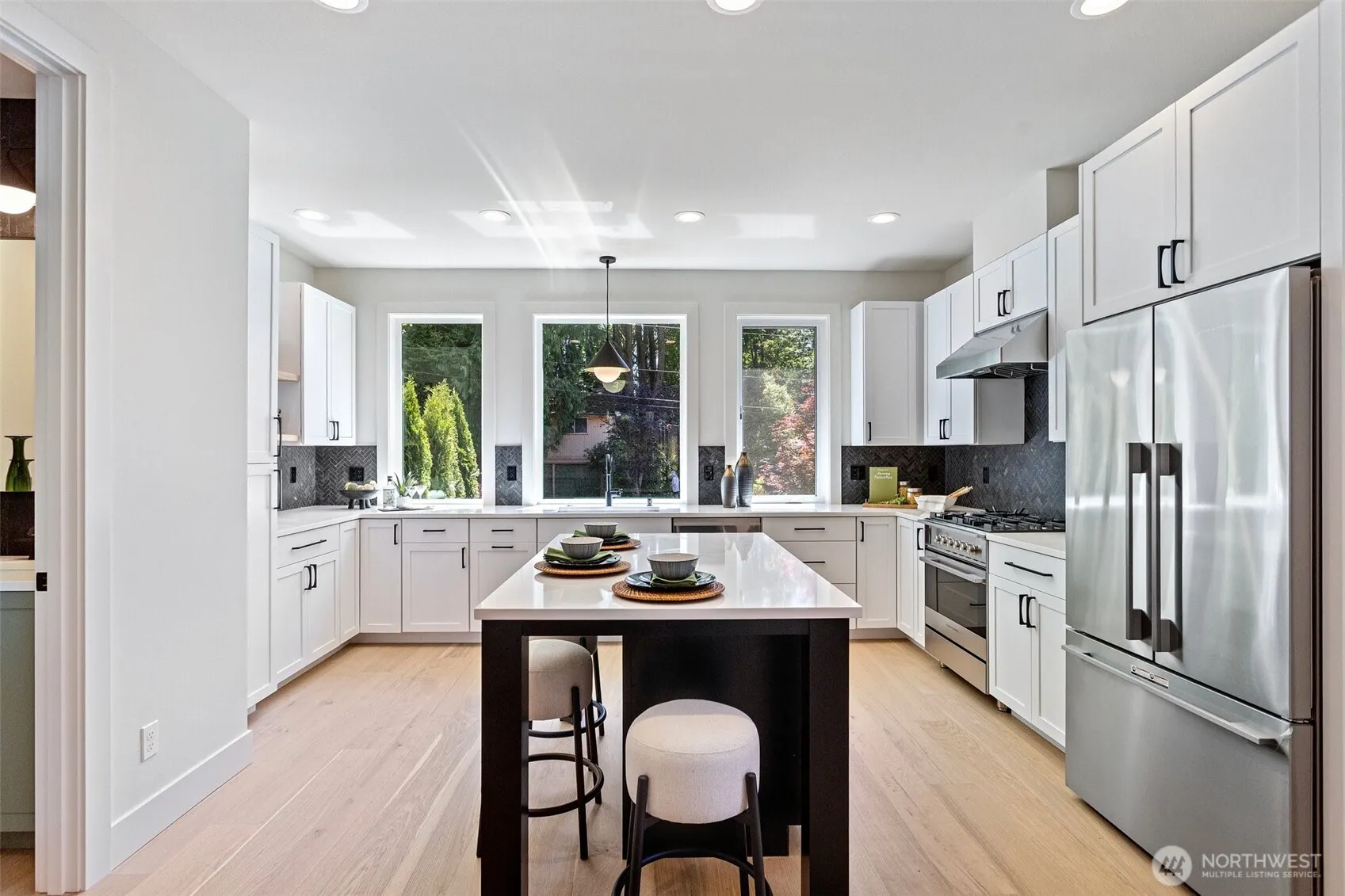 10168 NE 112th Place , Kirkland, WA 98033