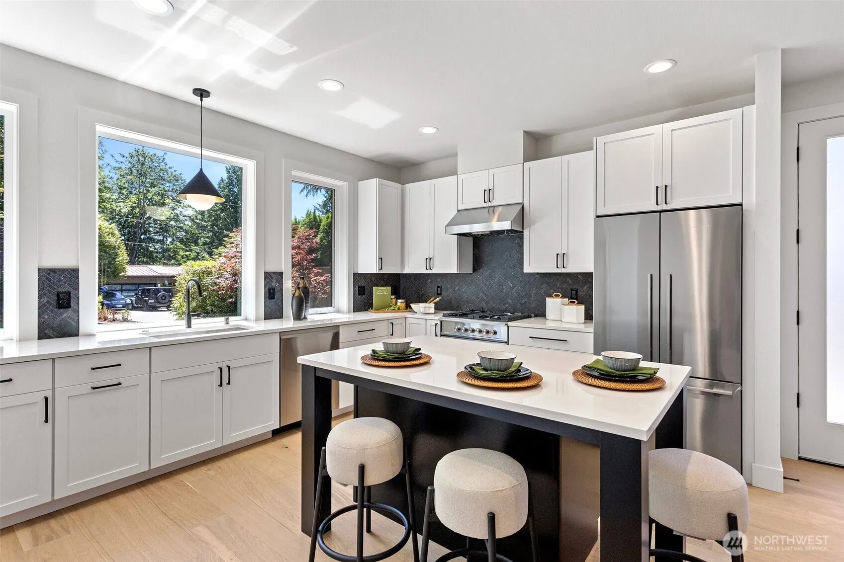 10168 NE 112th Place , Kirkland, WA 98033