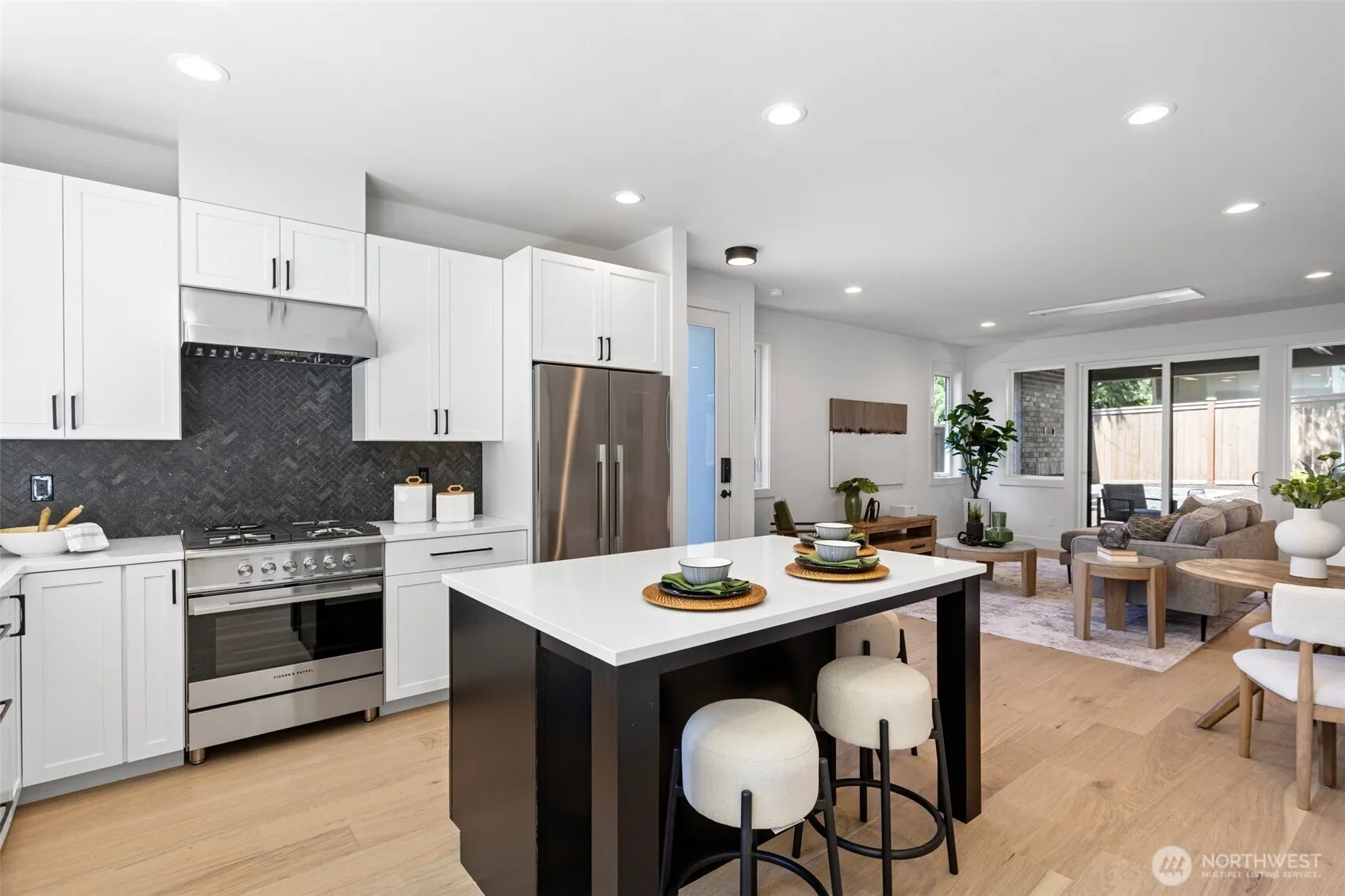 10168 NE 112th Place , Kirkland, WA 98033