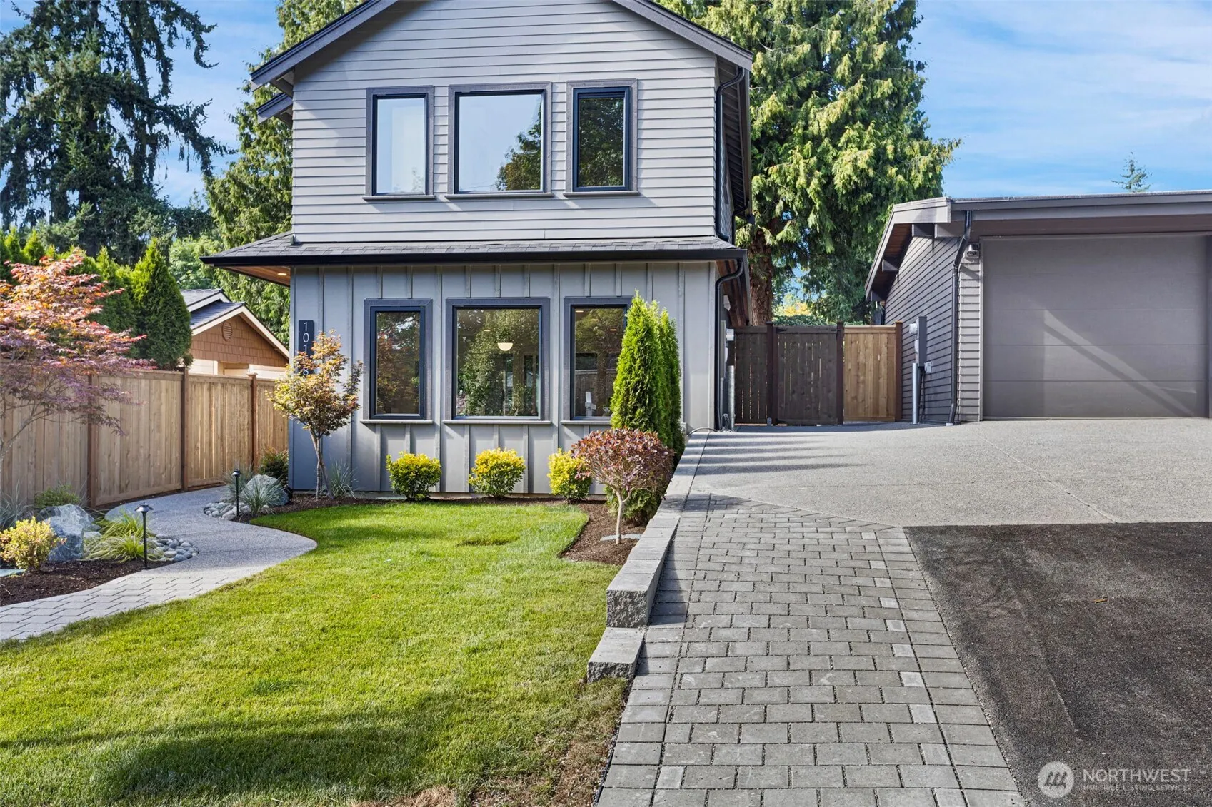10168 NE 112th Place , Kirkland, WA 98033