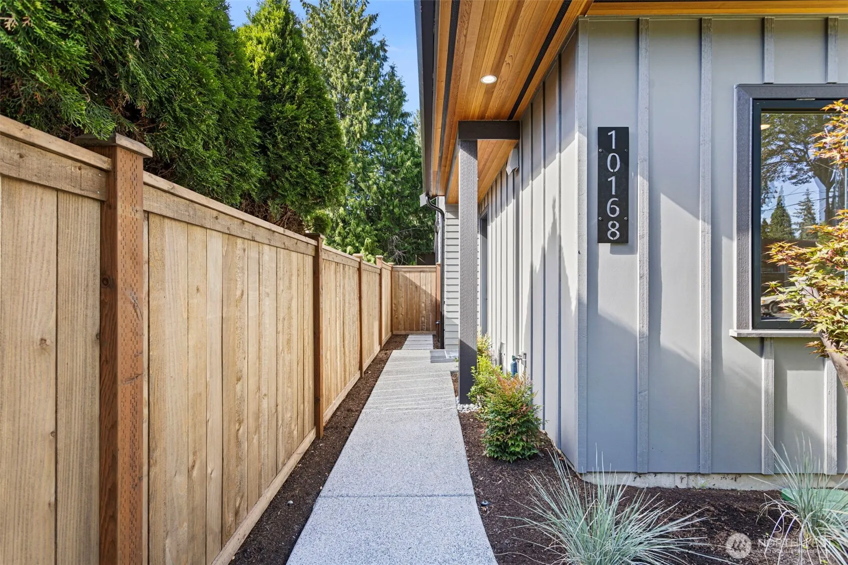 10168 NE 112th Place , Kirkland, WA 98033