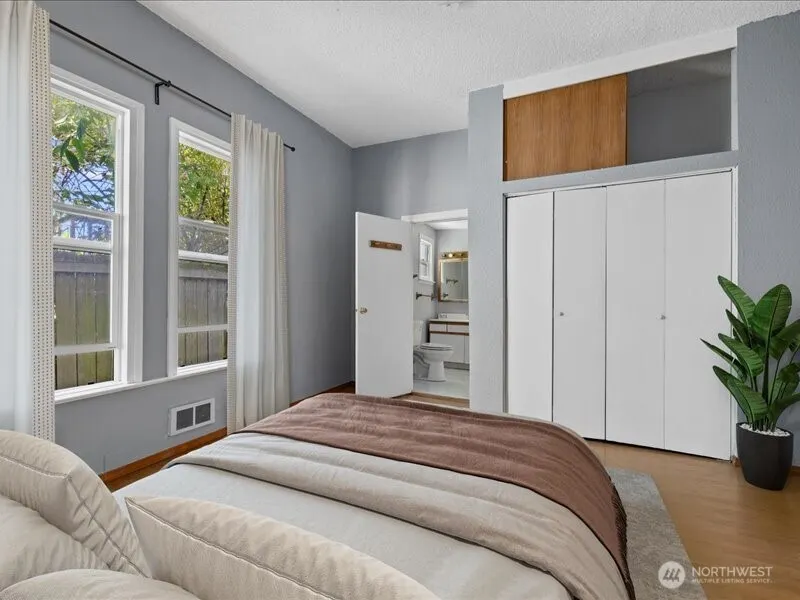 918 23rd Avenue , Seattle, WA 98122