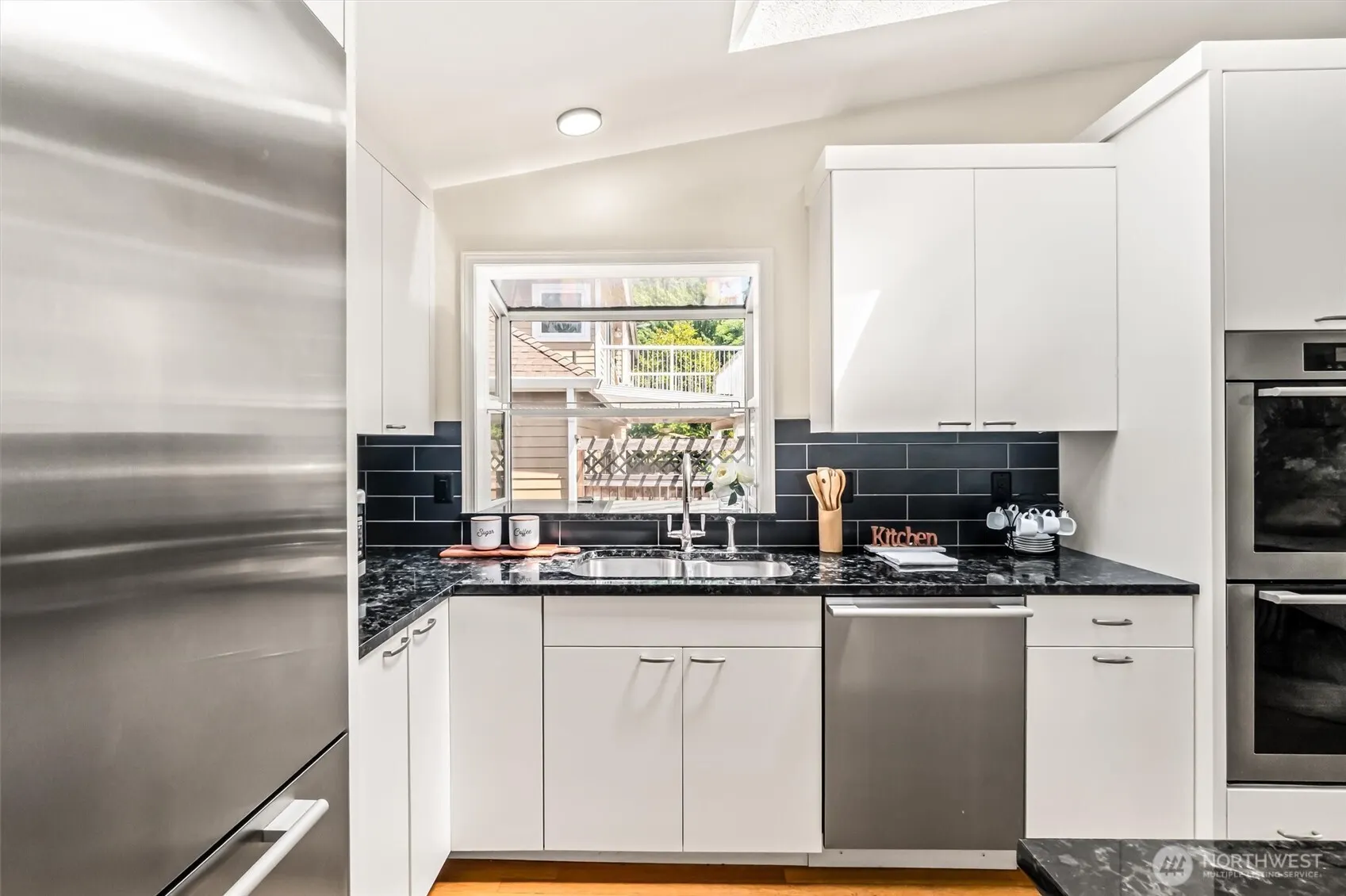 21031 NE 17th Street , Sammamish, WA 98074-4203