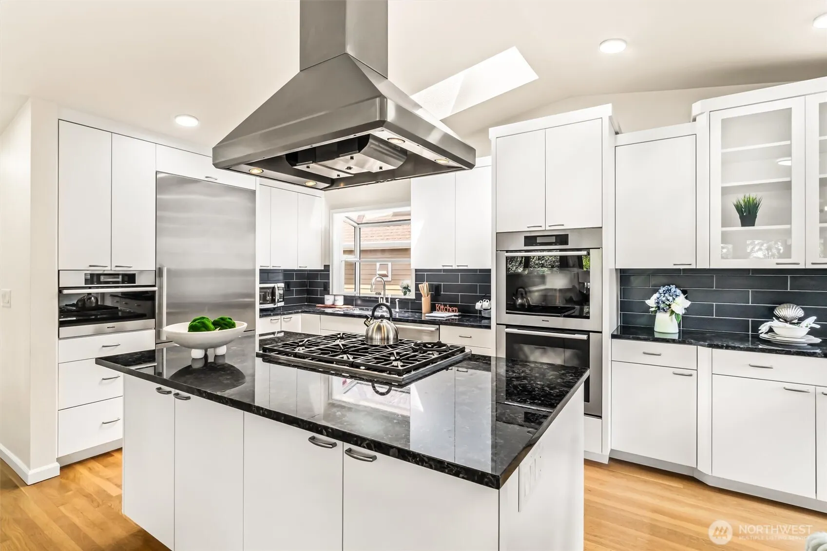 21031 NE 17th Street , Sammamish, WA 98074-4203