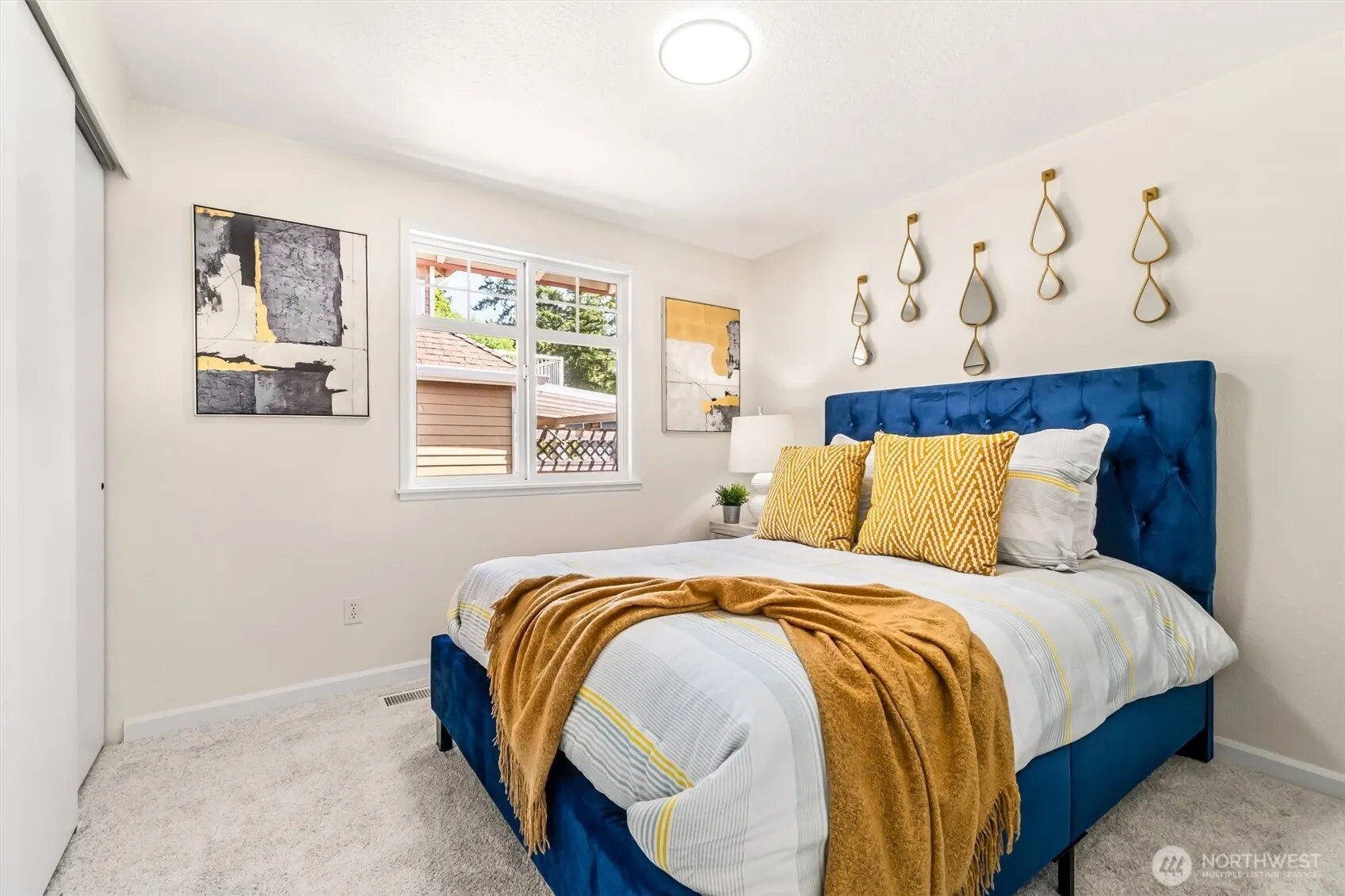 21031 NE 17th Street , Sammamish, WA 98074-4203