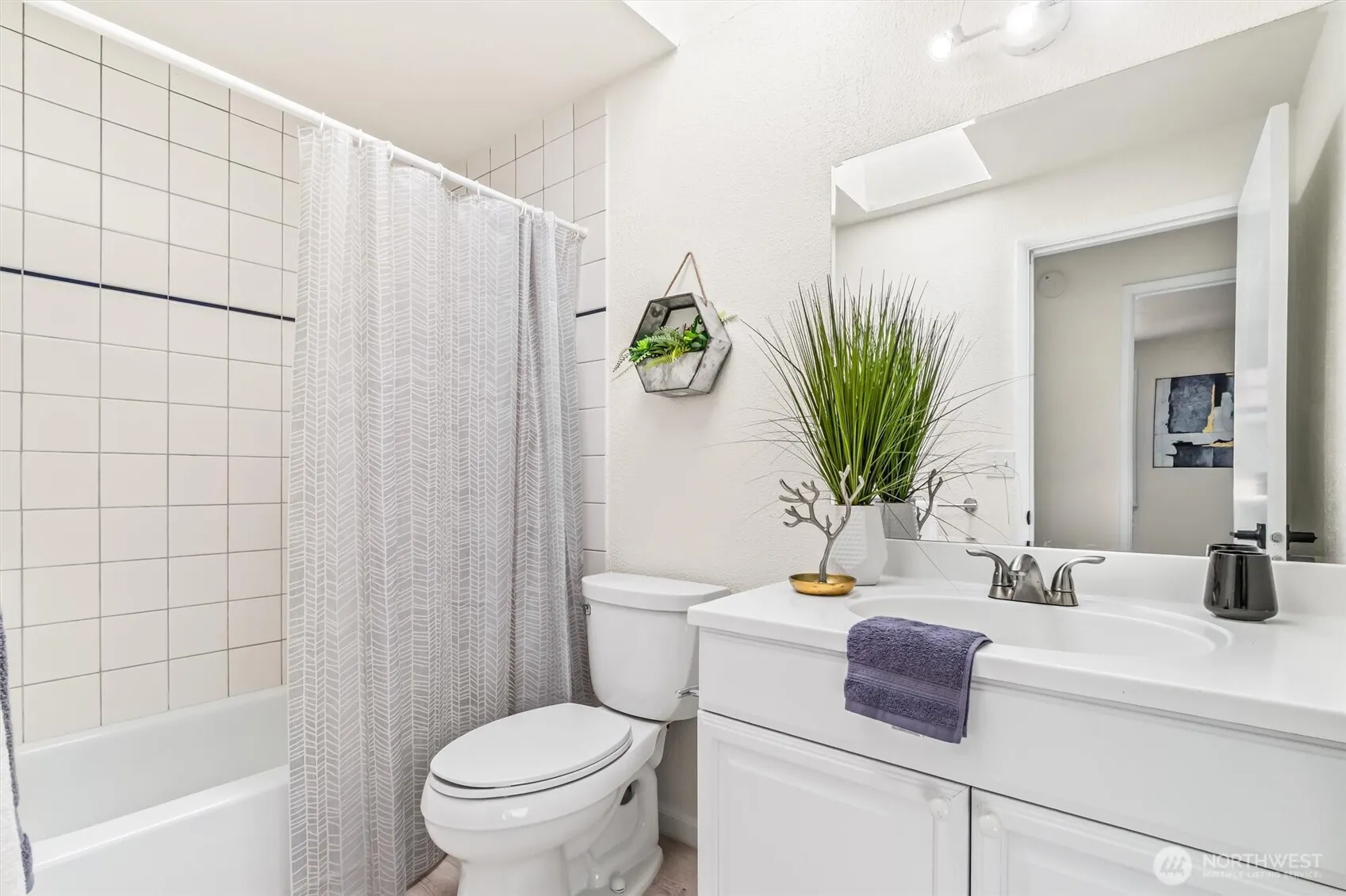 21031 NE 17th Street , Sammamish, WA 98074-4203