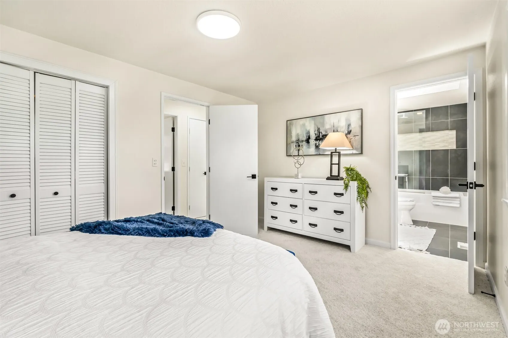 21031 NE 17th Street , Sammamish, WA 98074-4203