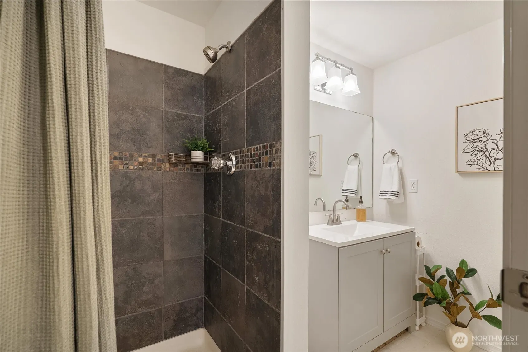 4330 W Lake Sammamish Prkway Parkway SE #G114, Issaquah, WA 98027