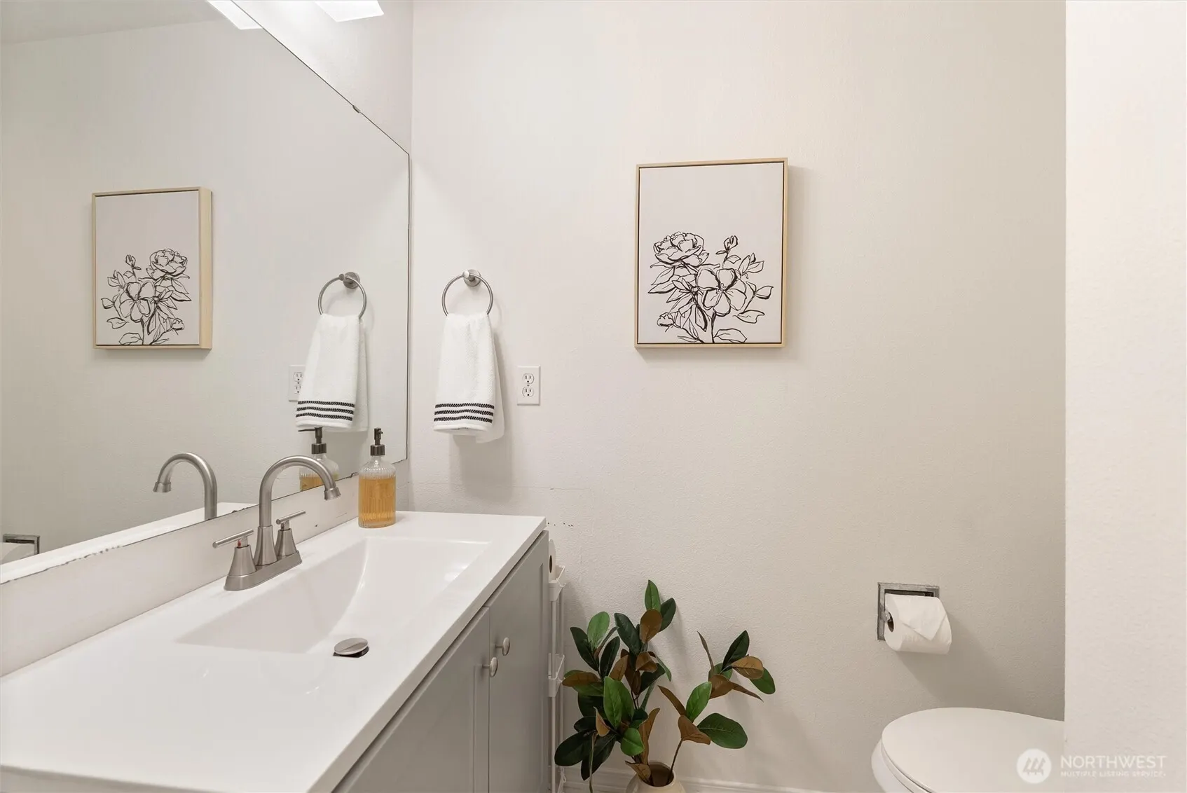4330 W Lake Sammamish Prkway Parkway SE #G114, Issaquah, WA 98027