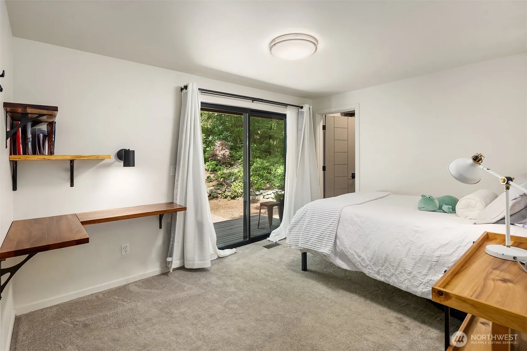 25112 SE 17th Street , Sammamish, WA 98075