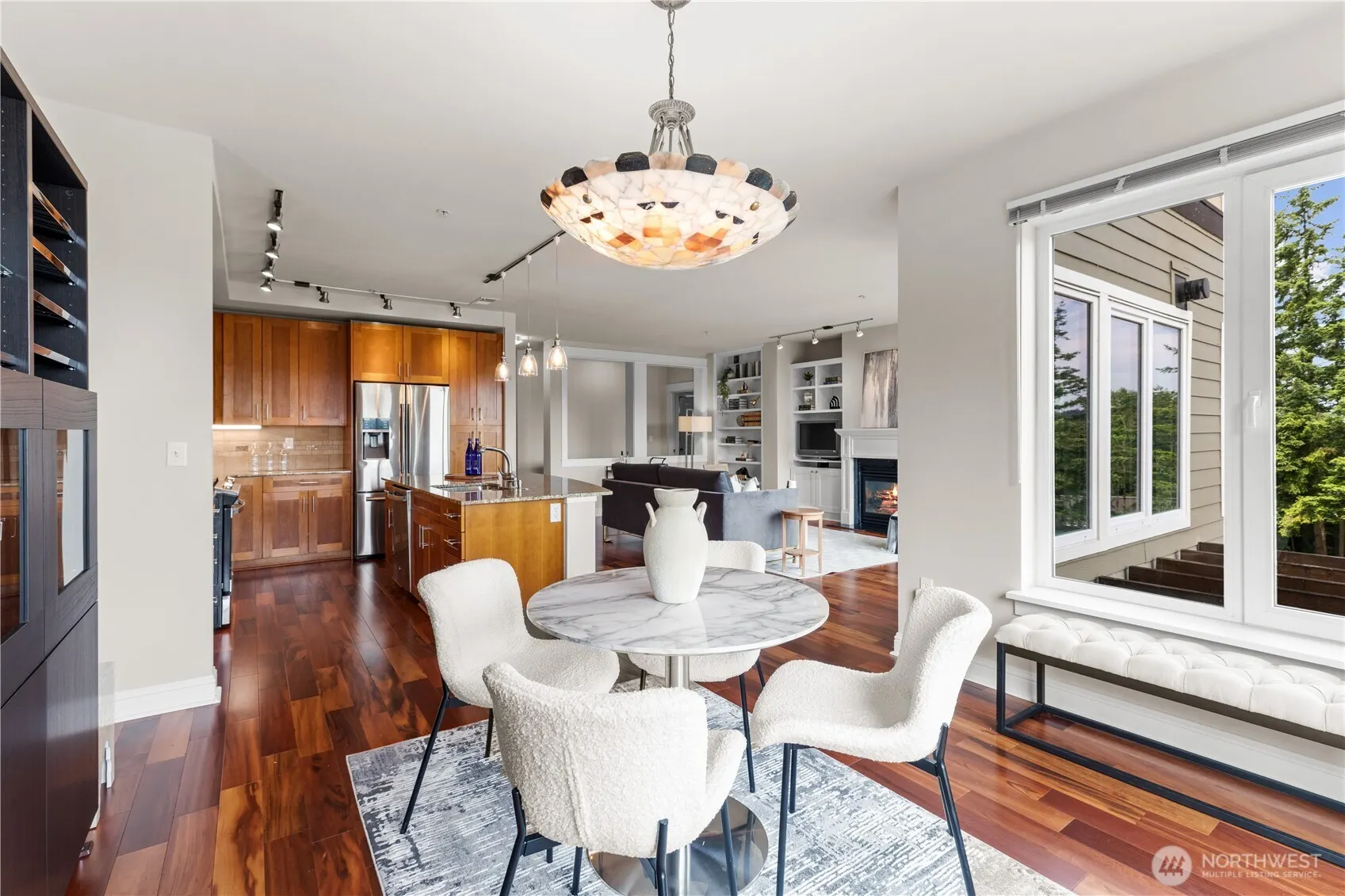 18707 SE Newport Way #208, Issaquah, WA 98027