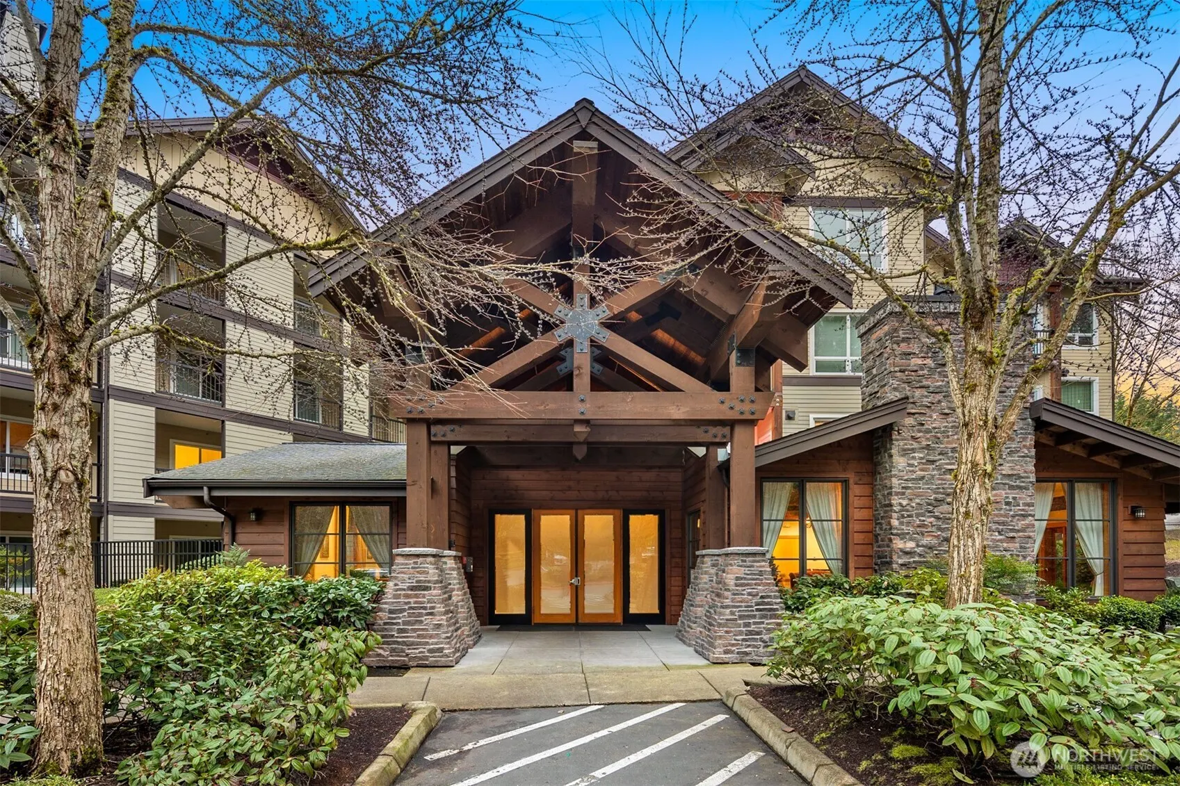 18707 SE Newport Way #208, Issaquah, WA 98027