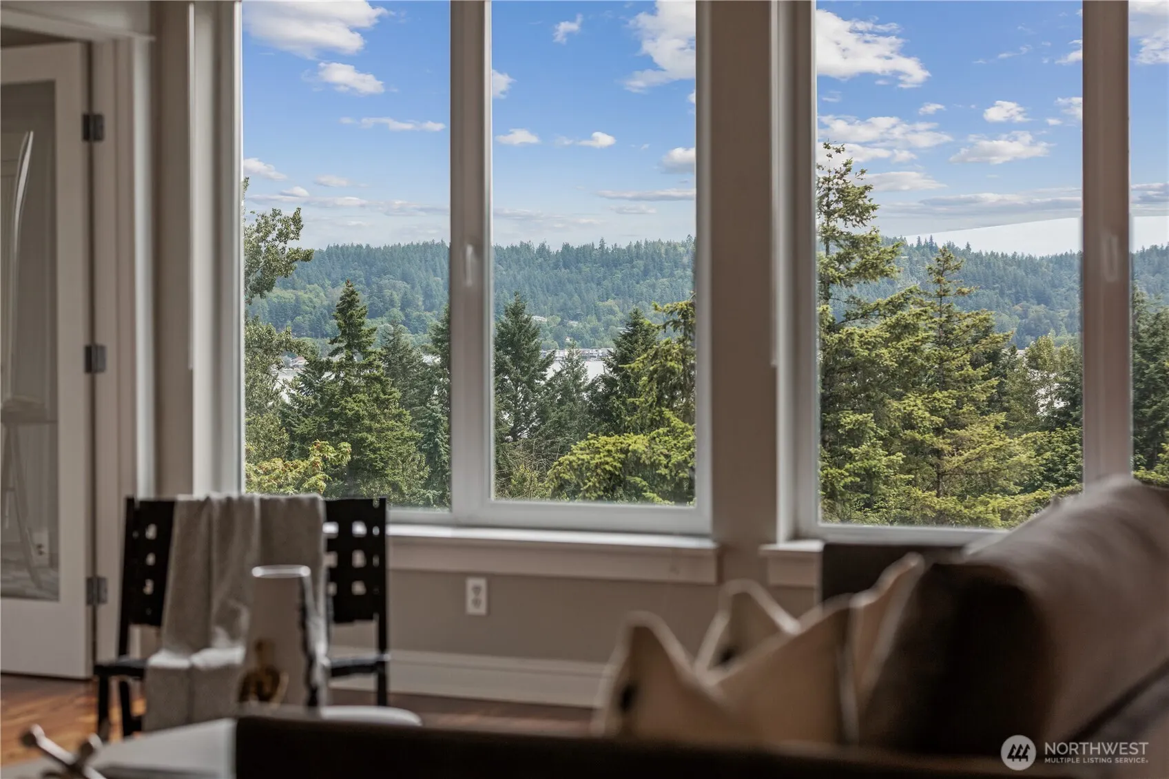 18707 SE Newport Way #208, Issaquah, WA 98027