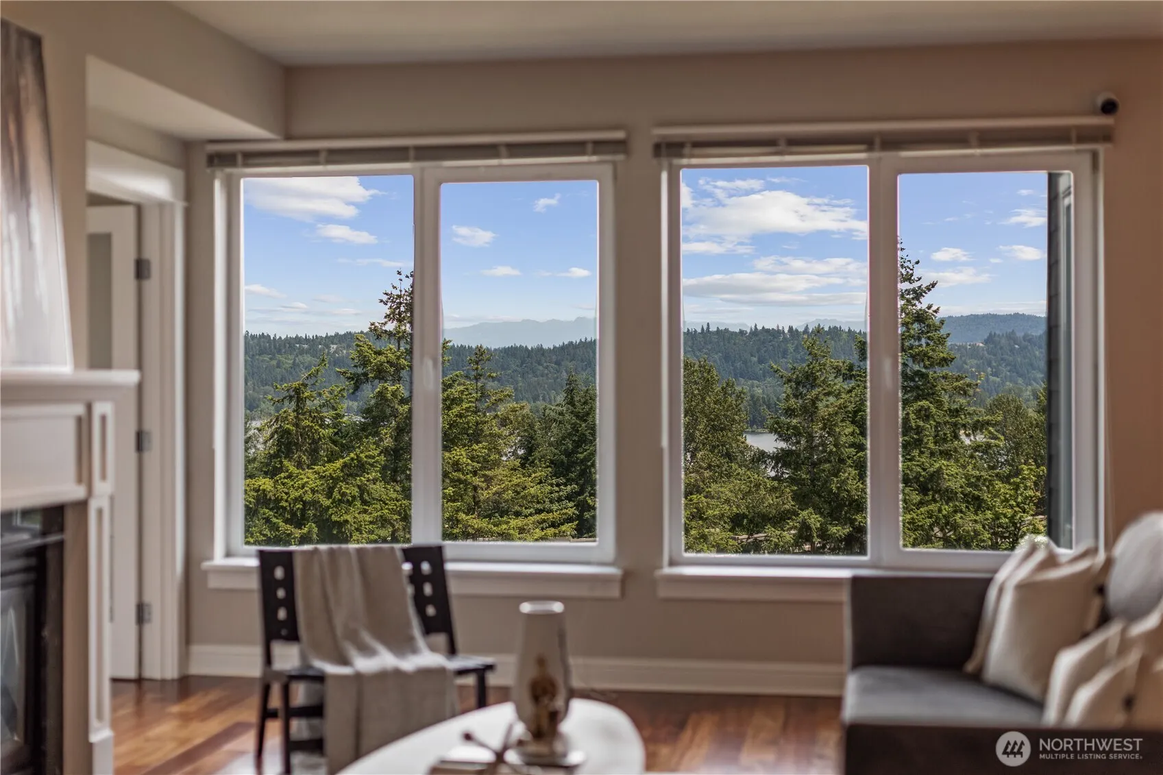 18707 SE Newport Way #208, Issaquah, WA 98027