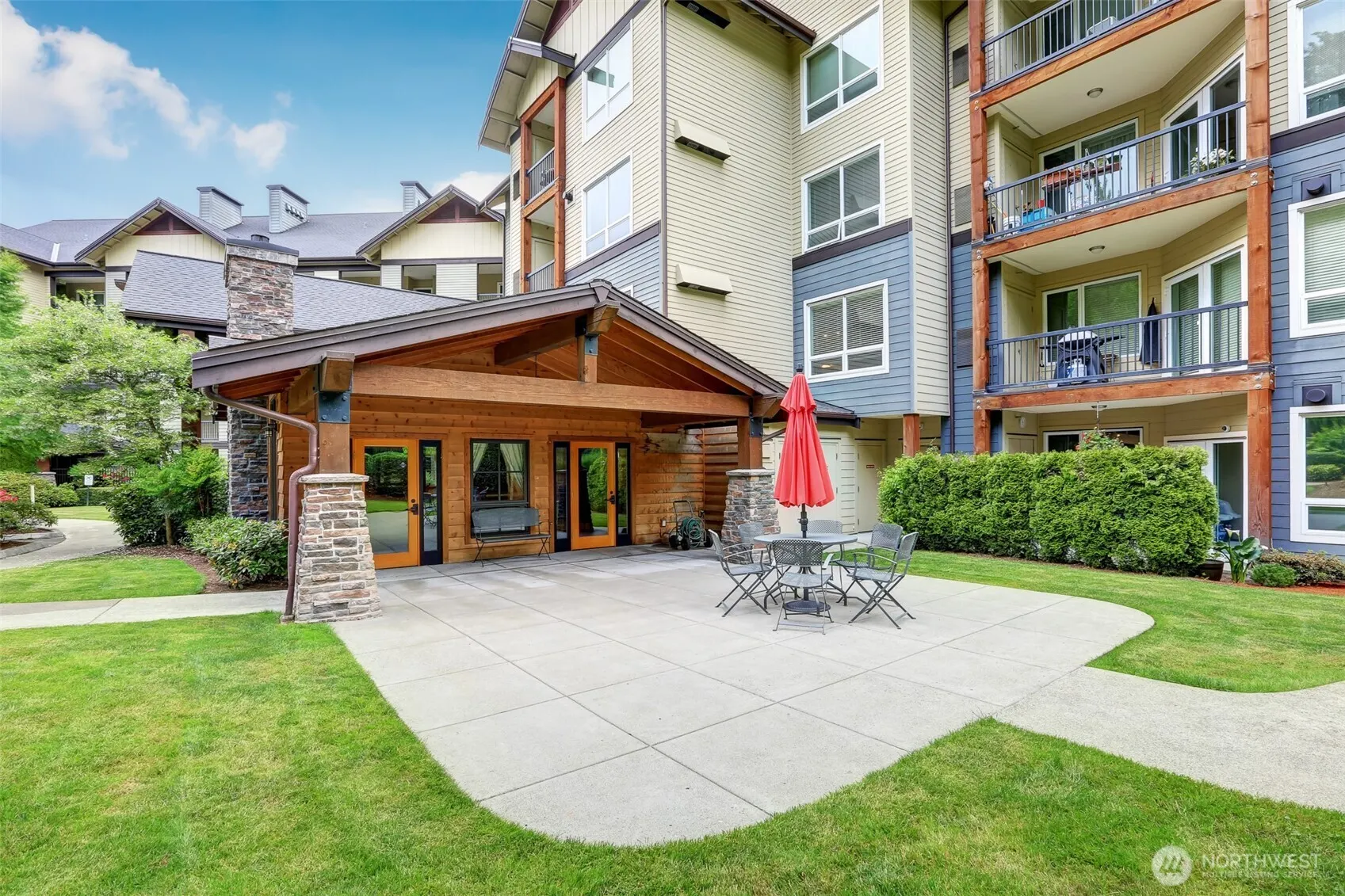 18707 SE Newport Way #208, Issaquah, WA 98027