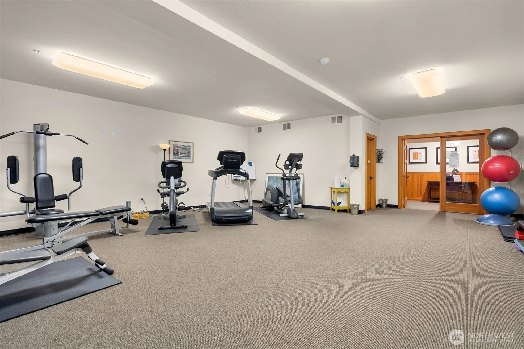 18707 SE Newport Way #208, Issaquah, WA 98027