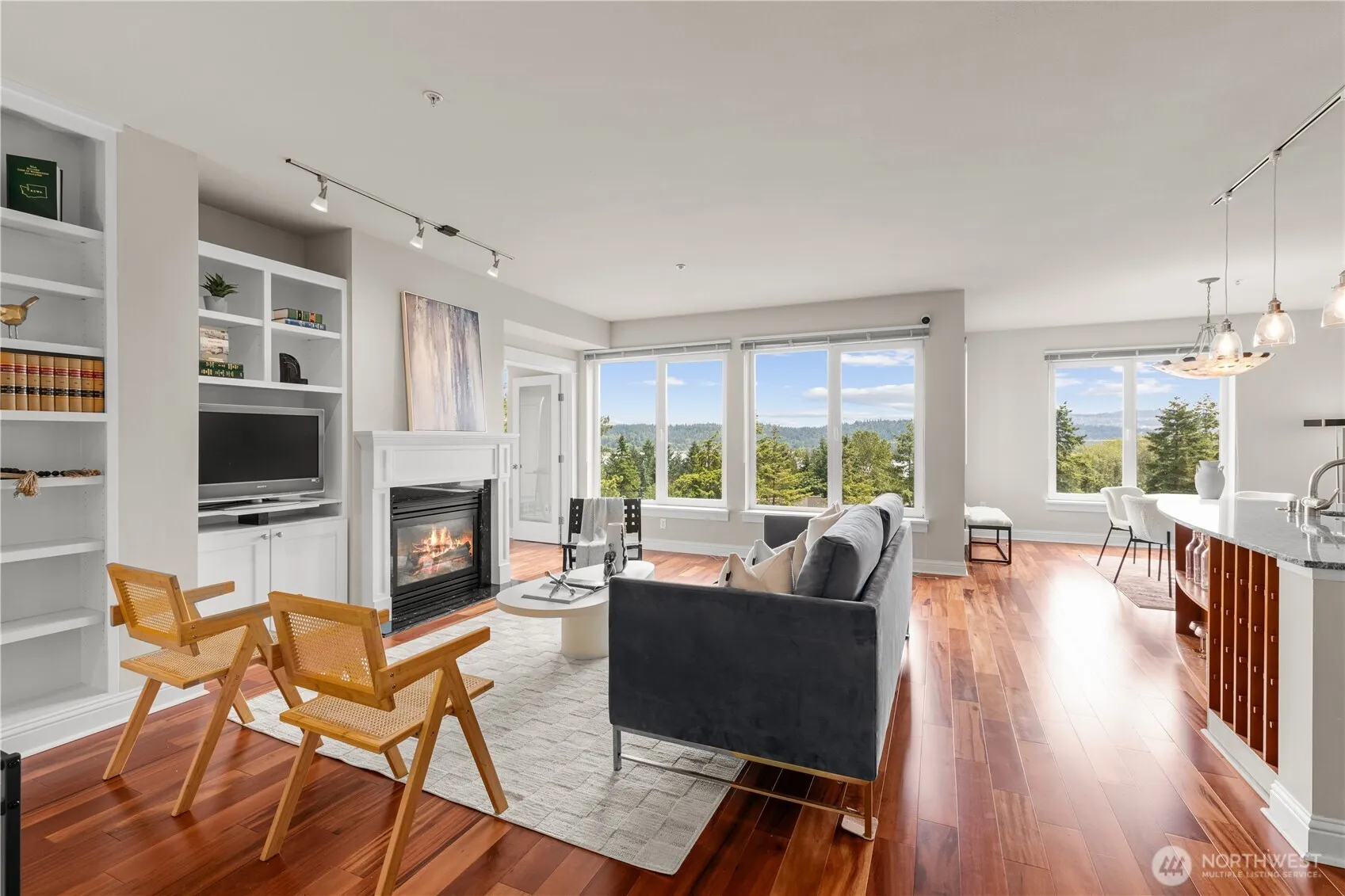 18707 SE Newport Way #208, Issaquah, WA 98027
