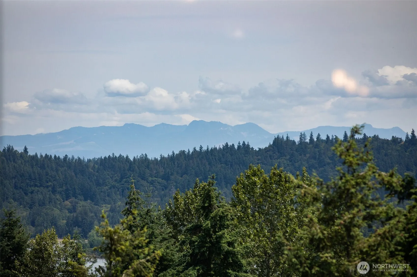 18707 SE Newport Way #208, Issaquah, WA 98027