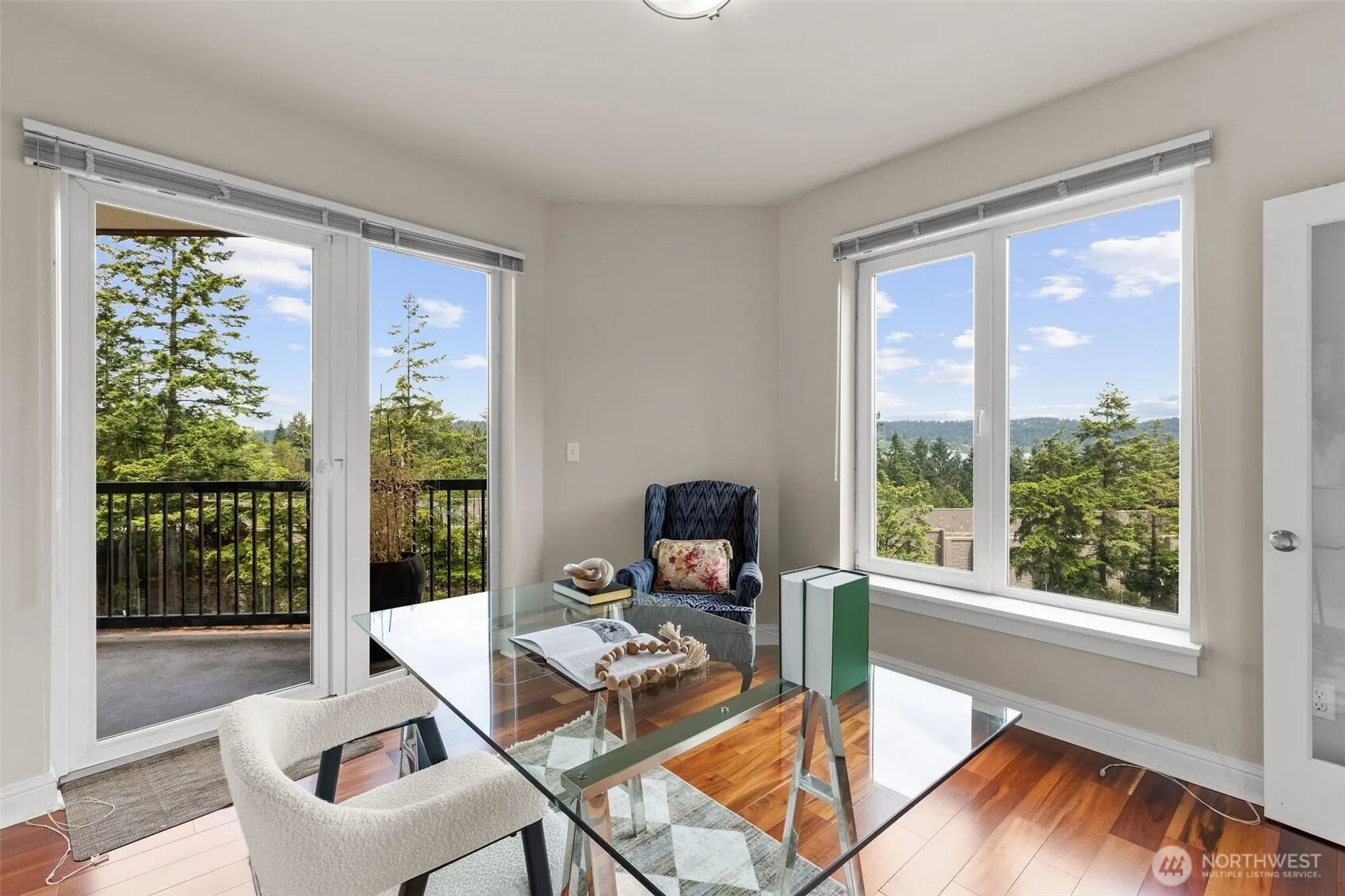 18707 SE Newport Way #208, Issaquah, WA 98027