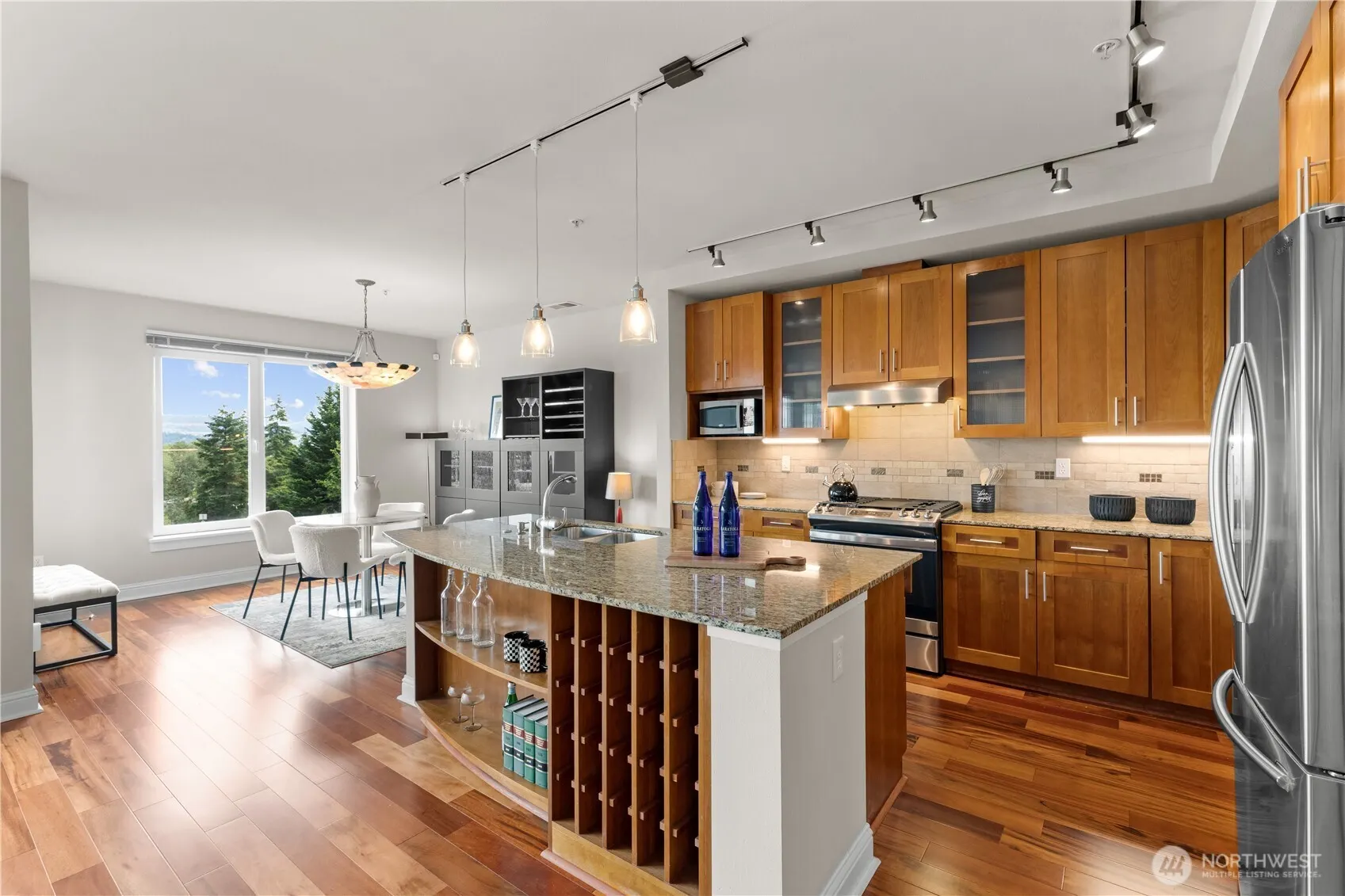 18707 SE Newport Way #208, Issaquah, WA 98027