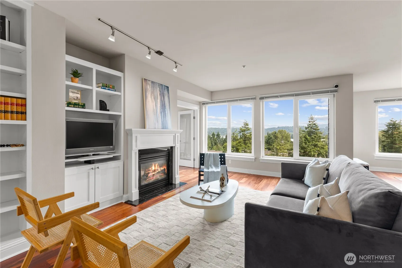 18707 SE Newport Way #208, Issaquah, WA 98027