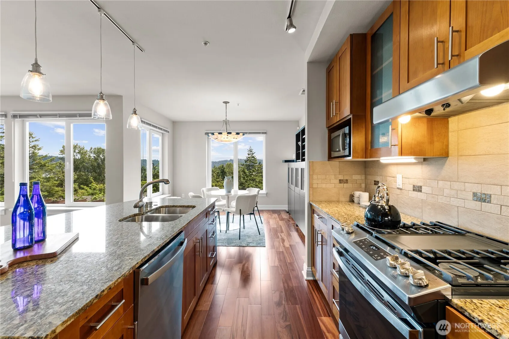 18707 SE Newport Way #208, Issaquah, WA 98027
