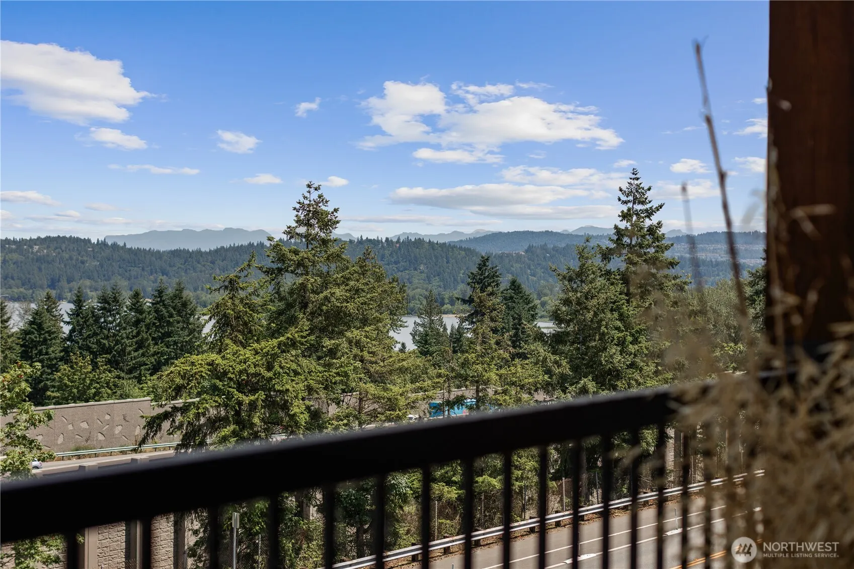 18707 SE Newport Way #208, Issaquah, WA 98027
