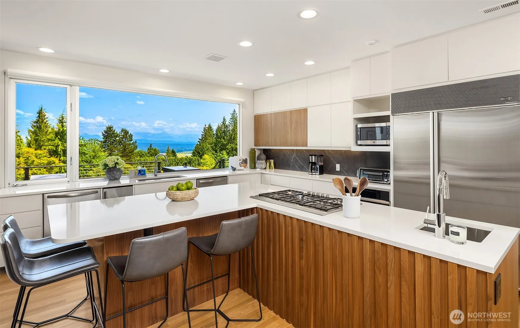 25209 NE 108th Street , Redmond, WA 98053-5825