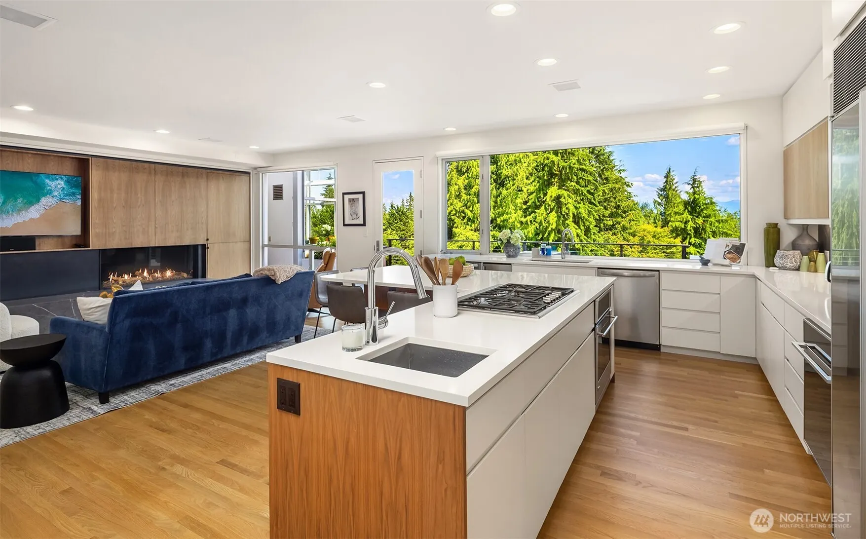 25209 NE 108th Street , Redmond, WA 98053-5825
