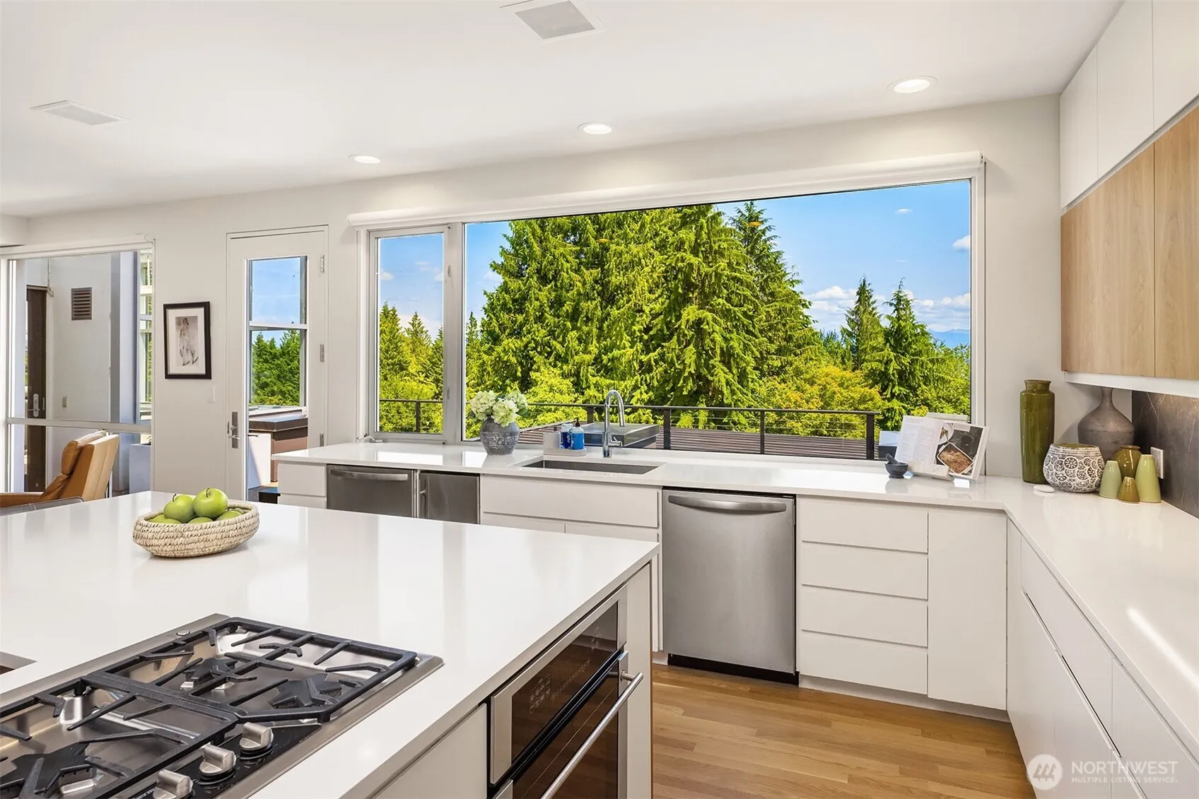 25209 NE 108th Street , Redmond, WA 98053-5825