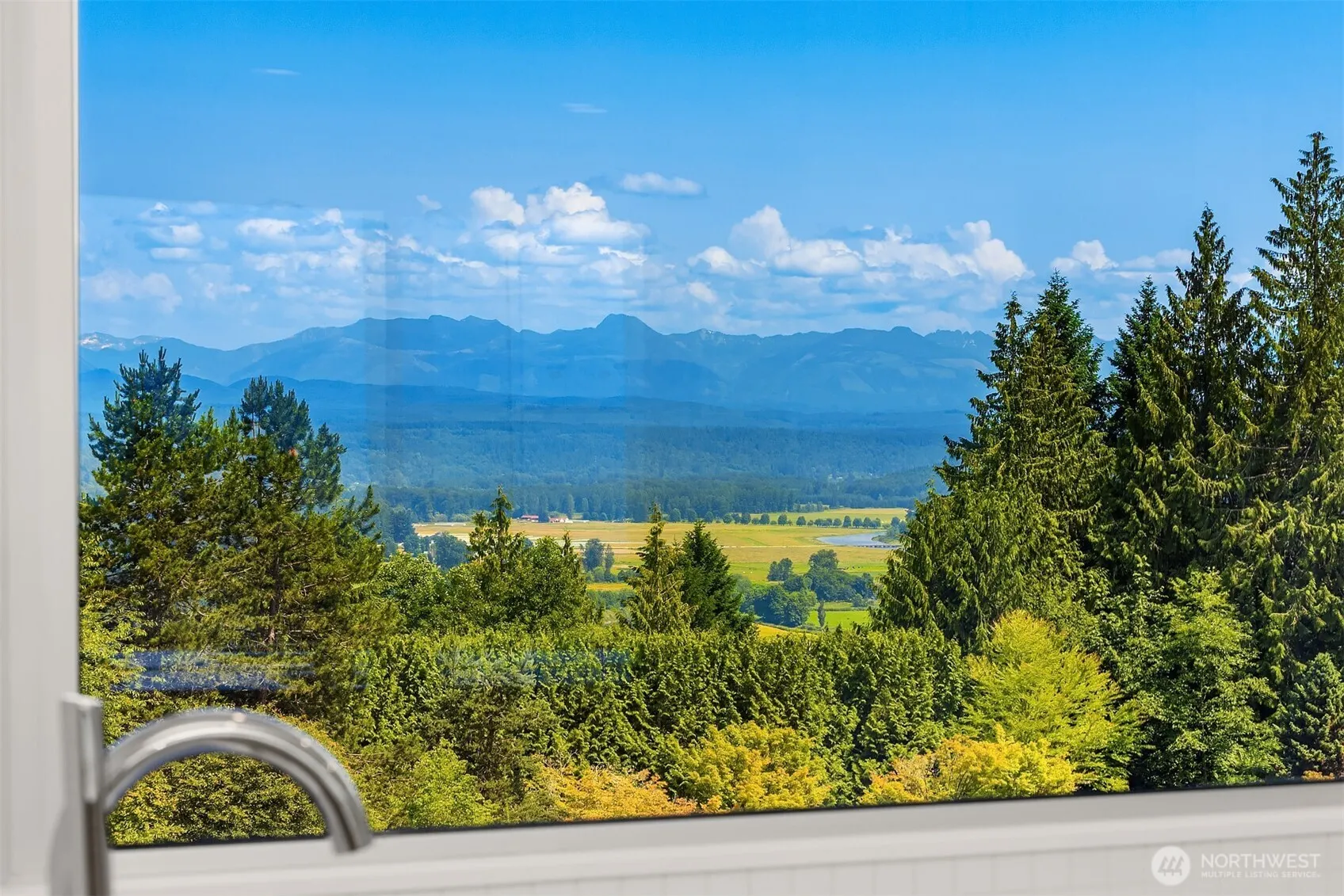 25209 NE 108th Street , Redmond, WA 98053-5825