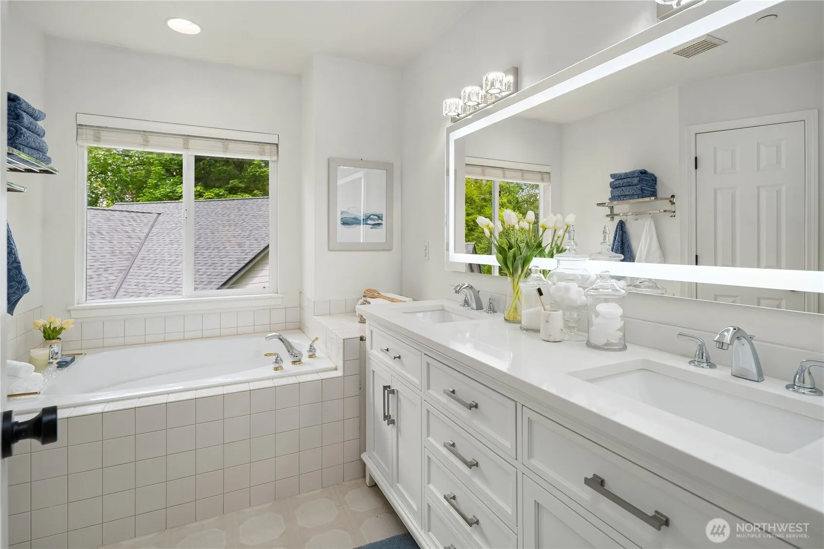 16760 128th Place NE, Woodinville, WA 98072