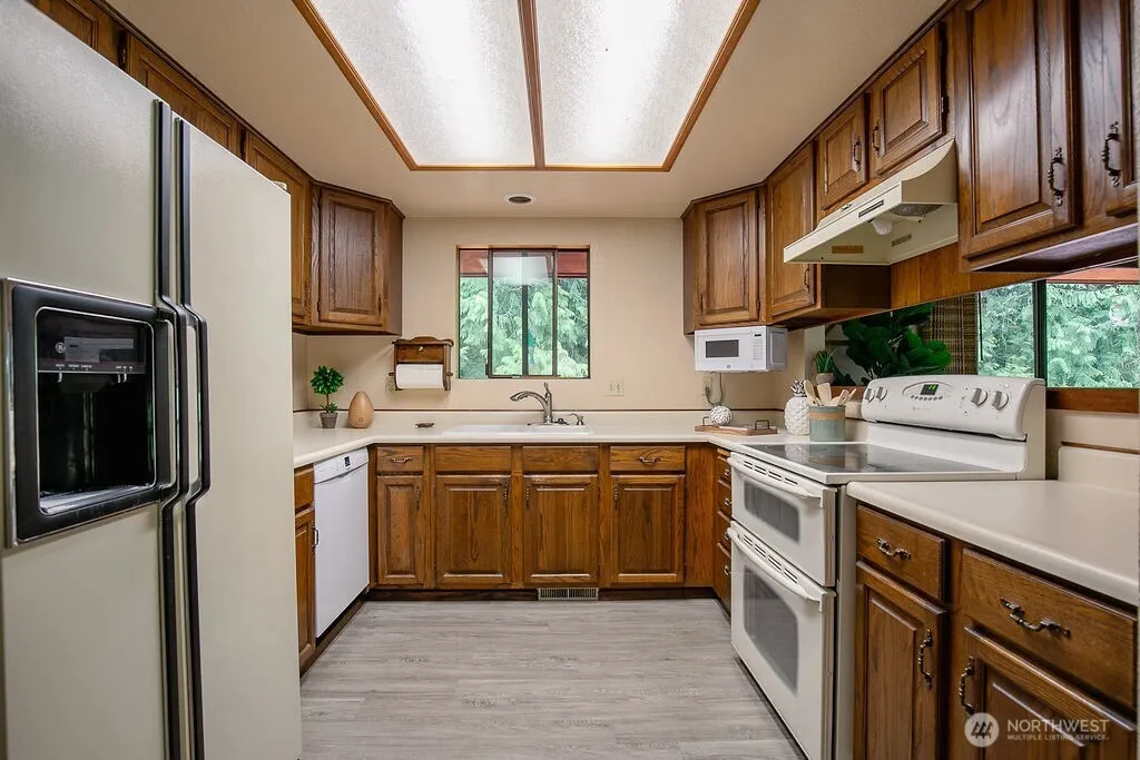 27435 NE 22nd Street , Redmond, WA 98053