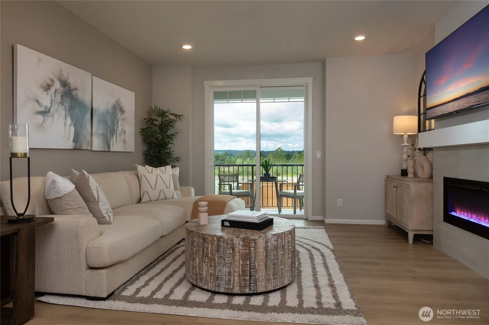 19264 NE 69th Circle #103, Redmond, WA 98052