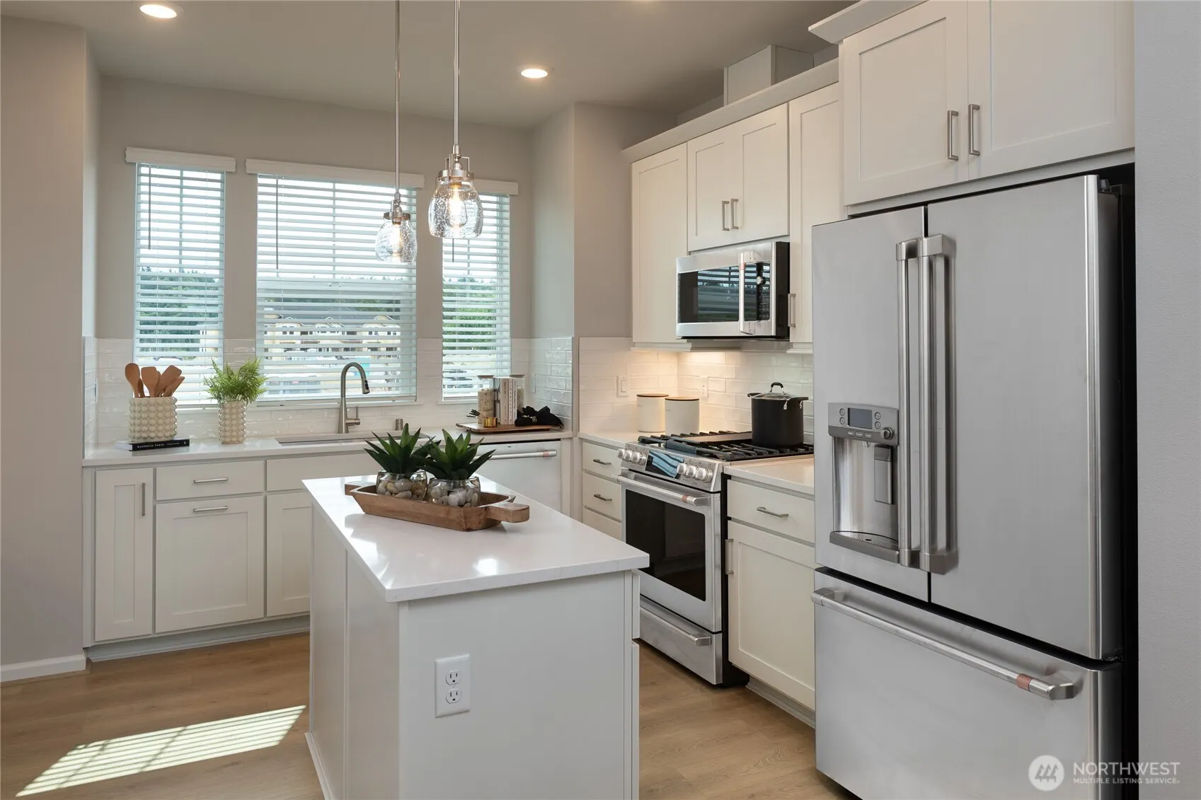 19264 NE 69th Circle #103, Redmond, WA 98052