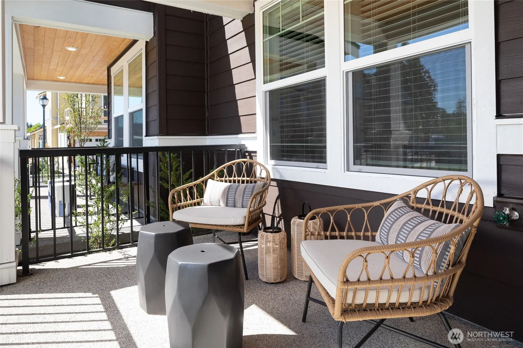 19264 NE 69th Circle #103, Redmond, WA 98052
