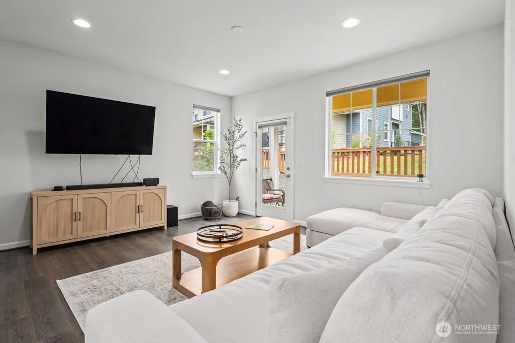 22328 88th Way S #M101, Kent, WA 98031
