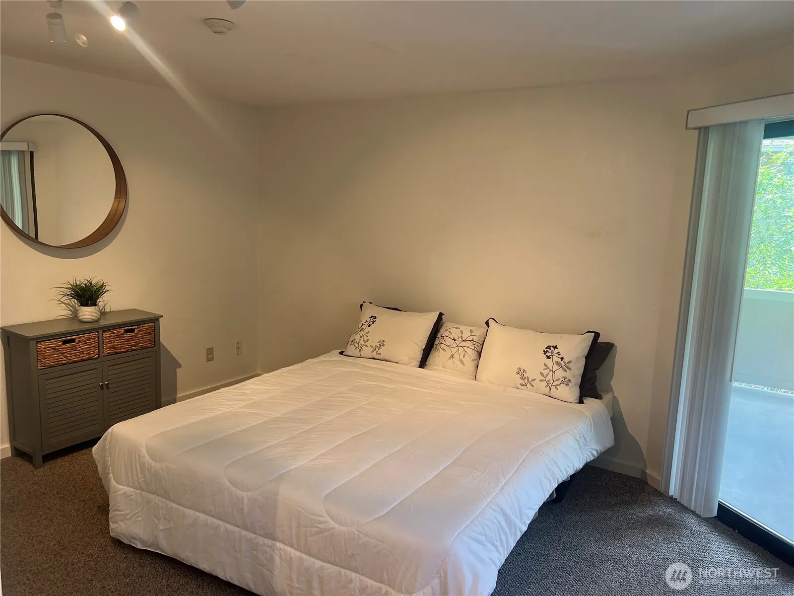 4800 200th Street SW #E205, Lynnwood, WA 98036
